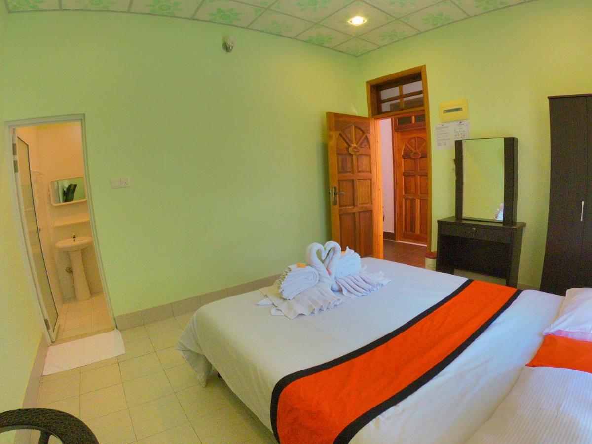 Ras Beach Inn Rasdhoo Exteriör bild
